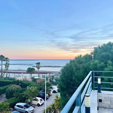 Sea And Mountain Views From Your Rooftop ! Saint-Laurent-du-Var Dış mekan fotoğraf
