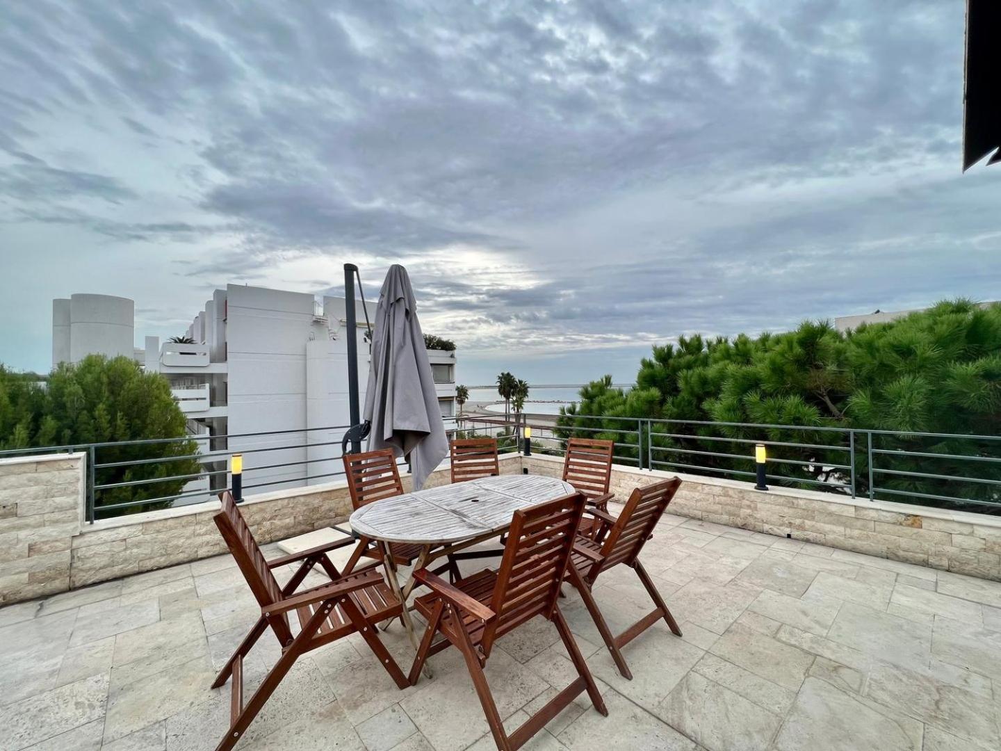 Sea And Mountain Views From Your Rooftop ! Saint-Laurent-du-Var Dış mekan fotoğraf